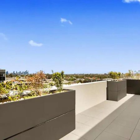 New Spacious 2 Bedroom With Gorgeous City Views Melbourne Bagian luar foto