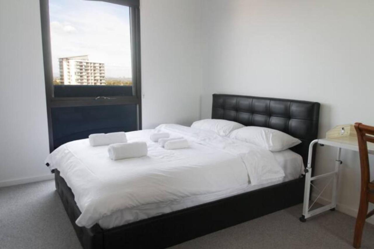 New Spacious 2 Bedroom With Gorgeous City Views Melbourne Bagian luar foto