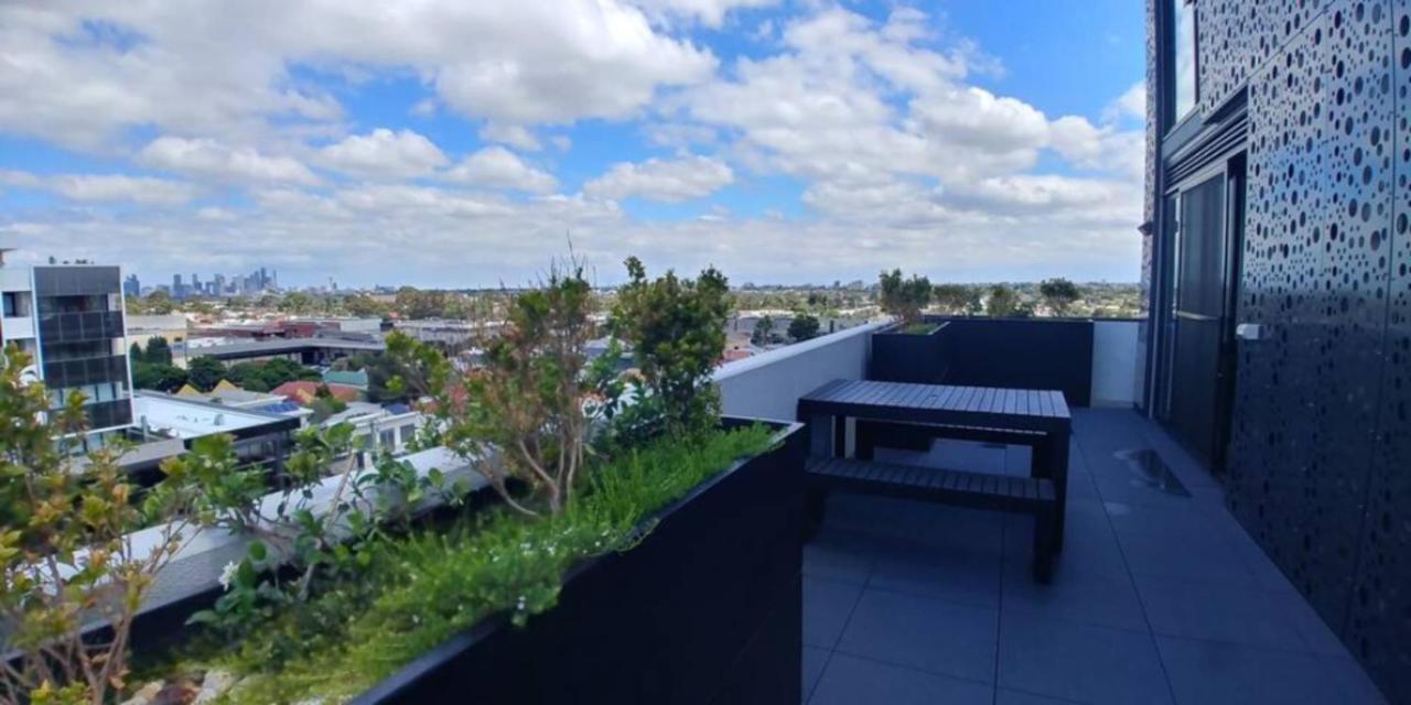 New Spacious 2 Bedroom With Gorgeous City Views Melbourne Bagian luar foto