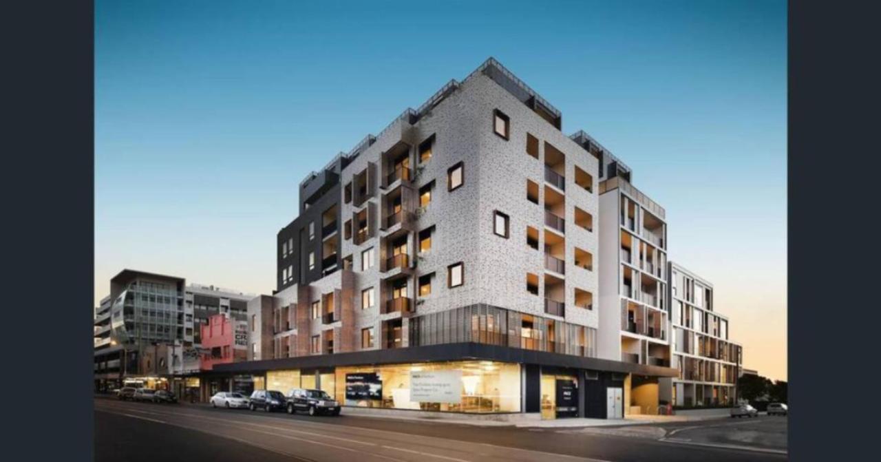 New Spacious 2 Bedroom With Gorgeous City Views Melbourne Bagian luar foto